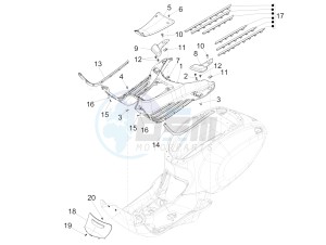 150 Sprint 4T 3V ie (EMEA) drawing Central cover - Footrests