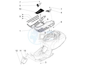 S 150 4T 3V ie Vietnam drawing Central cover - Footrests