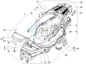 MP3 500 Sport (USA) USA drawing Helmet box - Undersaddle