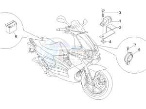 Runner 200 VXR 4t e3 (UK) UK drawing Remote control switches - Battery - Horn