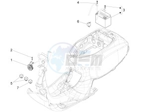 LT 125 4T 3V IE NOABS E3 (APAC) drawing Remote control switches - Battery - Horn