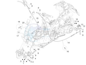 SUPER GTS 125 4T IE ABS-NOABS E3 (EMEA) drawing Brakes pipes - Calipers