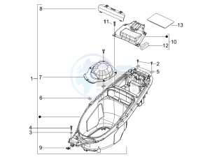 Runner 200 VXR 4t Race e3 (UK) UK drawing Helmet box - Undersaddle