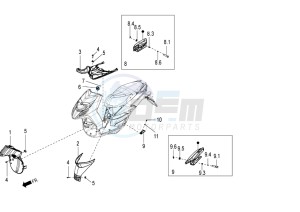 SR 150 4T-3V (EMEA-LATAM) drawing Central cover - Footrests