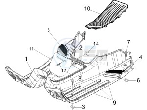 LX 125 4T E3 UK drawing Central cover - Footrests