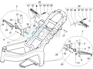 DNA 50 drawing Central cover - Footrests