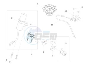 V9 Roamer 850 (USA) drawing Locks