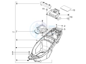 Runner 200 VXR 4t e3 (UK) UK drawing Helmet box - Undersaddle