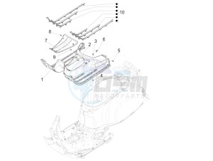 GTV 300HPE SEI GIORNI IE E4 ABS (EMEA) drawing Central cover - Footrests