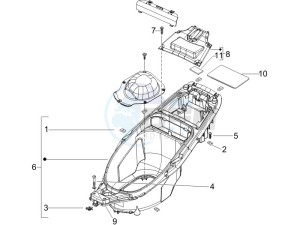 Runner 200 VXR 4t Race drawing Helmet box - Undersaddle