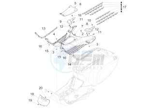 Primavera 50 4T-4V (NAFTA) drawing Central cover - Footrests