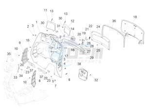 GTV 300 HPE SEI GIORNI IE E4 ABS (NAFTA) drawing Front glove-box - Knee-guard panel