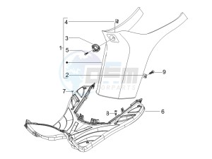 storm 50 drawing Central cover - Footrests