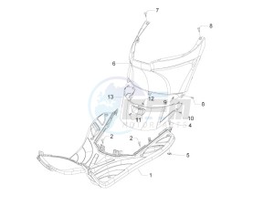 Zip 50 2T drawing Central cover - Footrests