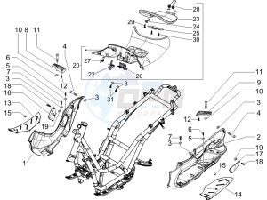 Beverly 250 Cruiser e3 drawing Central cover - Footrests