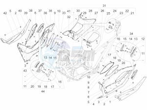 MP3 300 YOURBAN LT RL-SPORT NOABS E4 (EMEA) drawing Central cover - Footrests