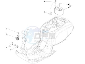 LT 150 4T 3V IE NOABS E3 (APAC) drawing Remote control switches - Battery - Horn