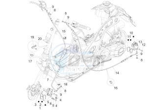 GTS 250 (EMEA, APAC) (AU, Eu, IL, J, Ri) drawing Brakes pipes - Calipers