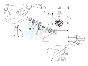 Runner 200 VXR 4t e3 drawing Locks