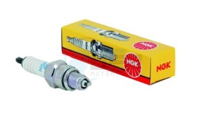 Product image: Piaggio - 495703 - .BOUGIE NGK DPR8EA-9 