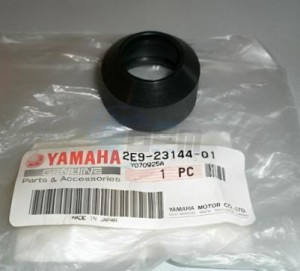 Product image: Yamaha - 2E9231440100 - SEAL, DUST 