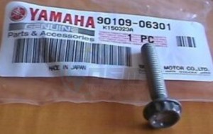 Product image: Yamaha - 901090630100 - BOLT 