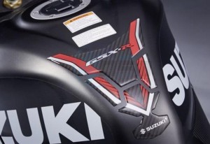 Product image: Suzuki - 990D0-17K01-PAD - Tank pad GSX-R red/carbon 