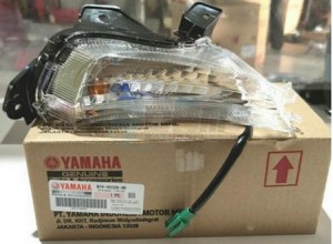 Product image: Yamaha - B74H33200000 - FRONT FLASHER LIGH 