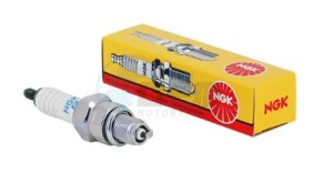 Product image: Yamaha - 947000086700 - PLUG, SPARK (CPR8EA-9) 