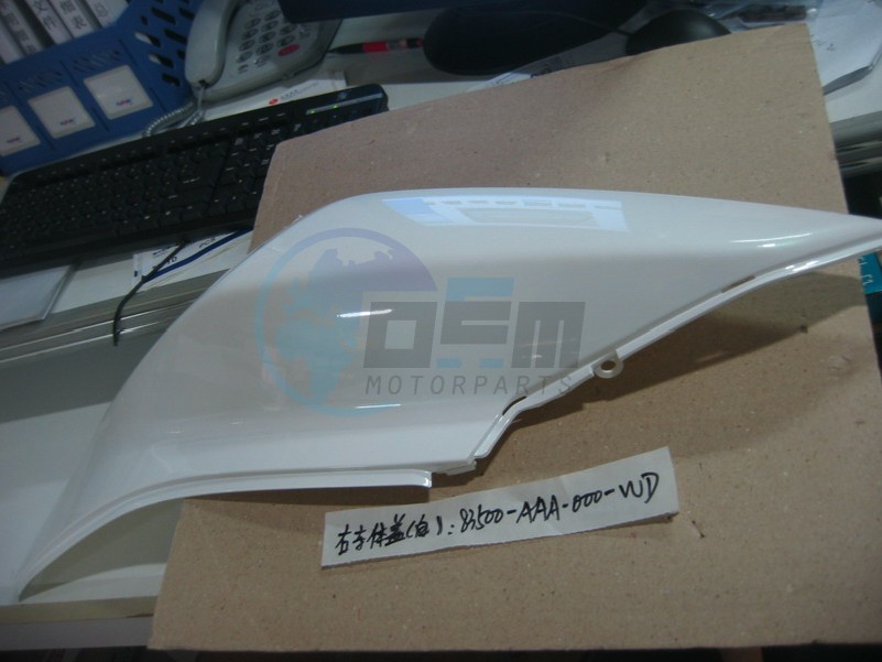 Product image: Sym - 83500-AAA-000-WD - RH BODY COVER(WH-8018P)  0