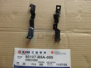 Product image: Sym - 80107-B9A-000 - RR WINKER STAY 