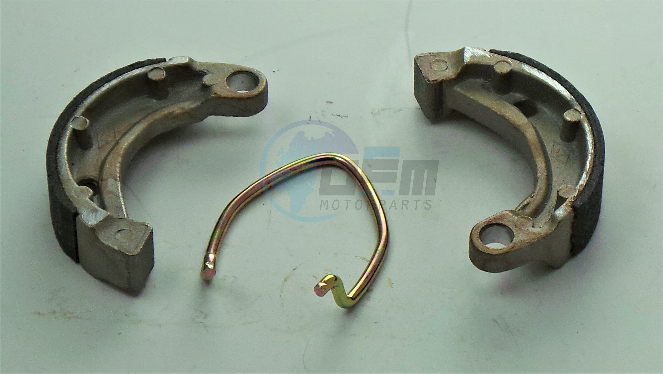 Product image: Piaggio - 00Q01200931 - FRONT BRAKE SHOE COM  0