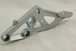 Product image: Suzuki - 43511-17E01 - BRACKET,FR FTR. 