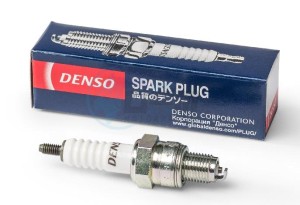 Product image: Suzuki - 09482-00528 - Spark plug DF 8A/9.9A 2010 - Denso U20ESRN 