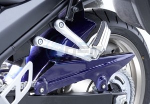 Product image: Suzuki - 990D0-18H80-YHL - SWING ARM FENDER GSF1250 