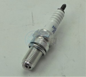 Product image: Yamaha - 947010034500 - PLUG, SPARK (DR7EA) 