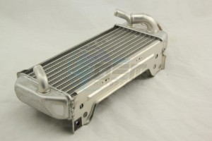 Product image: Suzuki - 17710-37E00 - RADIATOR, RH 