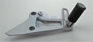 Product image: Suzuki - 43700-31D01-13L - FOOTREST, PILLION LH (SILVER) 