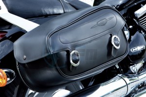 Product image: Suzuki - 990A0-77032-SIE - SADDLEBAG SET, M / VZ800 L0 