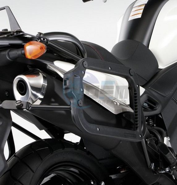 Product image: Suzuki - 990D0-11J00-065 - SIDE CASE CARRIER, BLACK(YAP)  0