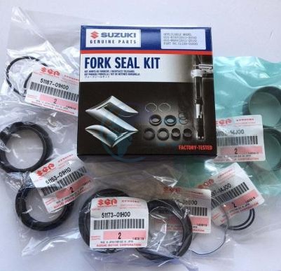 Product image: Suzuki - 51150-01830 - FORK SEAL KIT GSX-R600 / GSX-R750 L1-L4  1