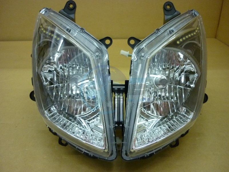 Product image: Sym - 3310A-L3A-000 - HEAD LIGHT SET  0