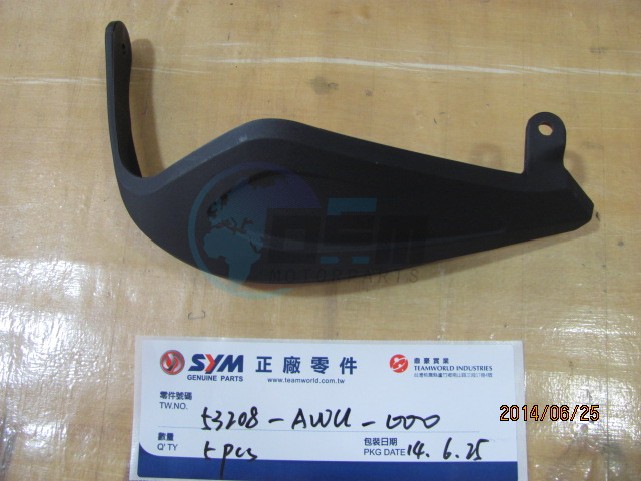 Product image: Sym - 53208-AWU-000 - R. LEVER COVER  0