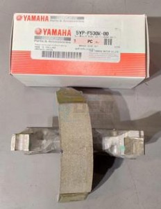 Product image: Yamaha - 5YPF530K0000 - BRAKE SHOE SET 