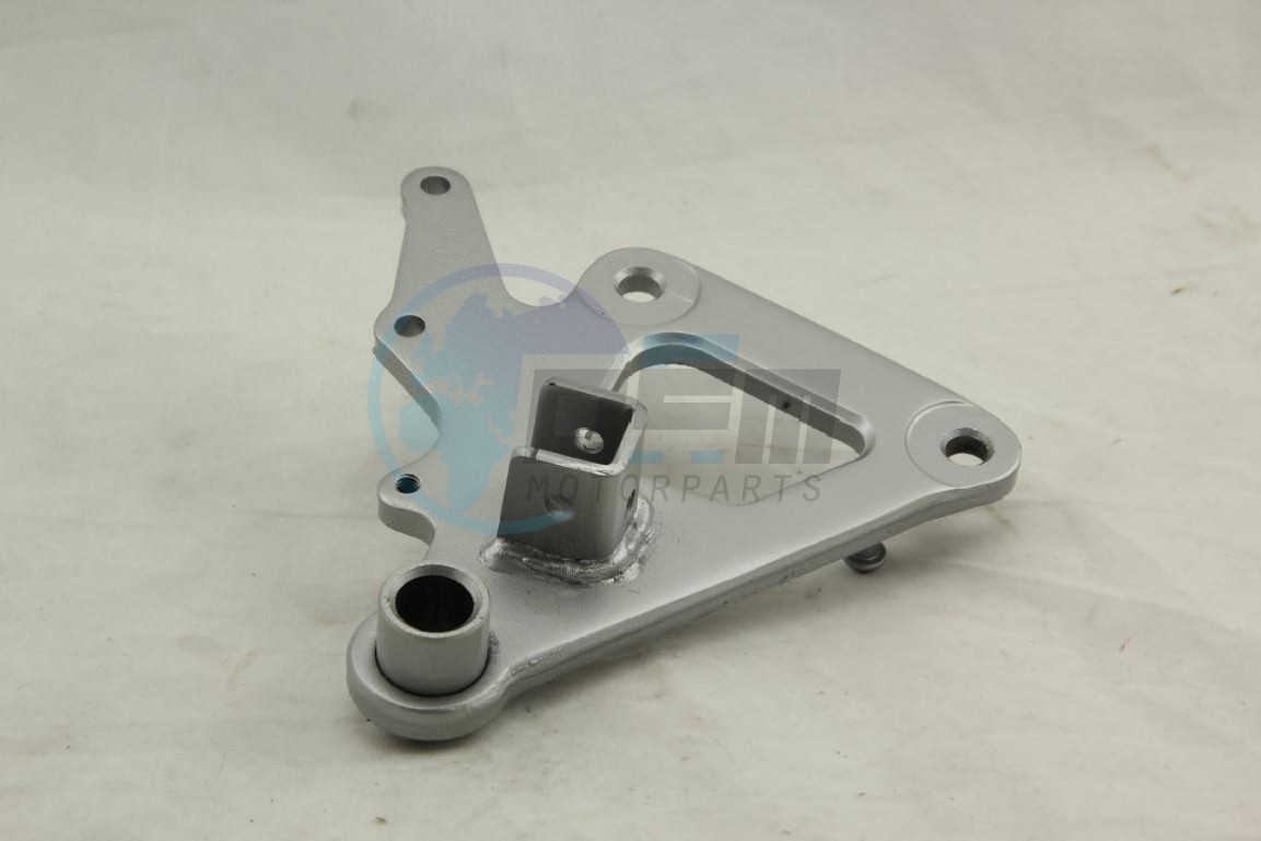 Product image: Suzuki - 43510-01D00-13L - BRACKET, FRONT FOOTREST RH  0