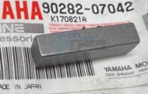 Product image: Yamaha - 902820704200 - KEY, STRAIGHT  